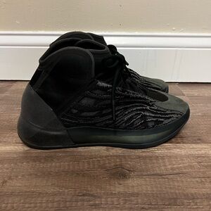 Yeezy QNTM Triple Black